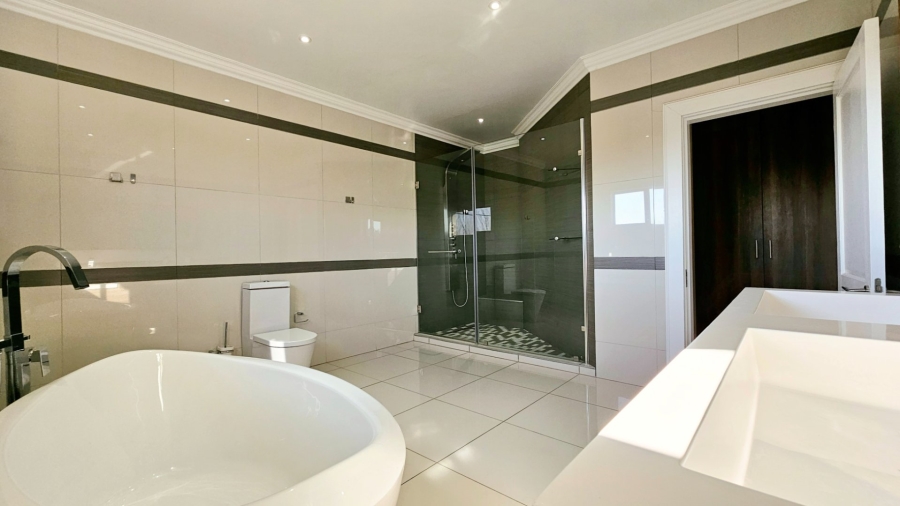 5 Bedroom Property for Sale in Kiepersol Free State